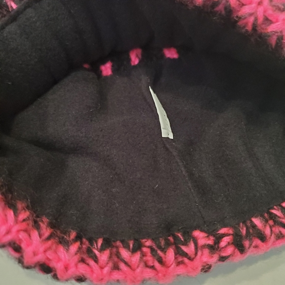 Spyder Women's Pink and Black Pom Hat New Without Tags - Picture 6 of 6